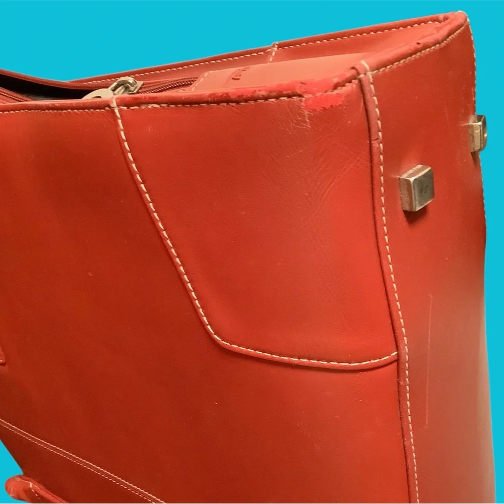 Targus introduces Jackie, a classic tote, attractive & loaded w/great features.